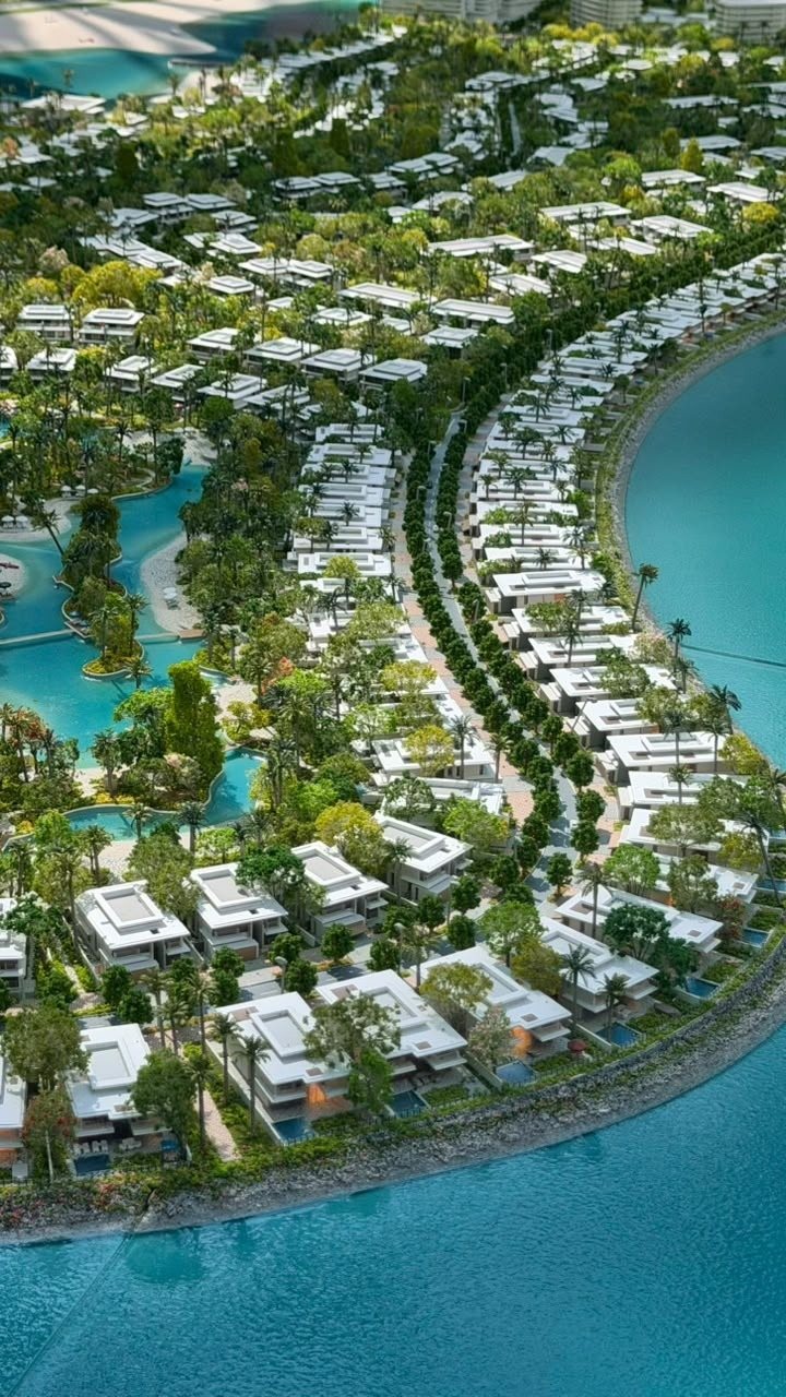 Bay Estates beachfront villas by Nakheel with private pools, palm-lined streets and a lagoon beach on Dubai Islands