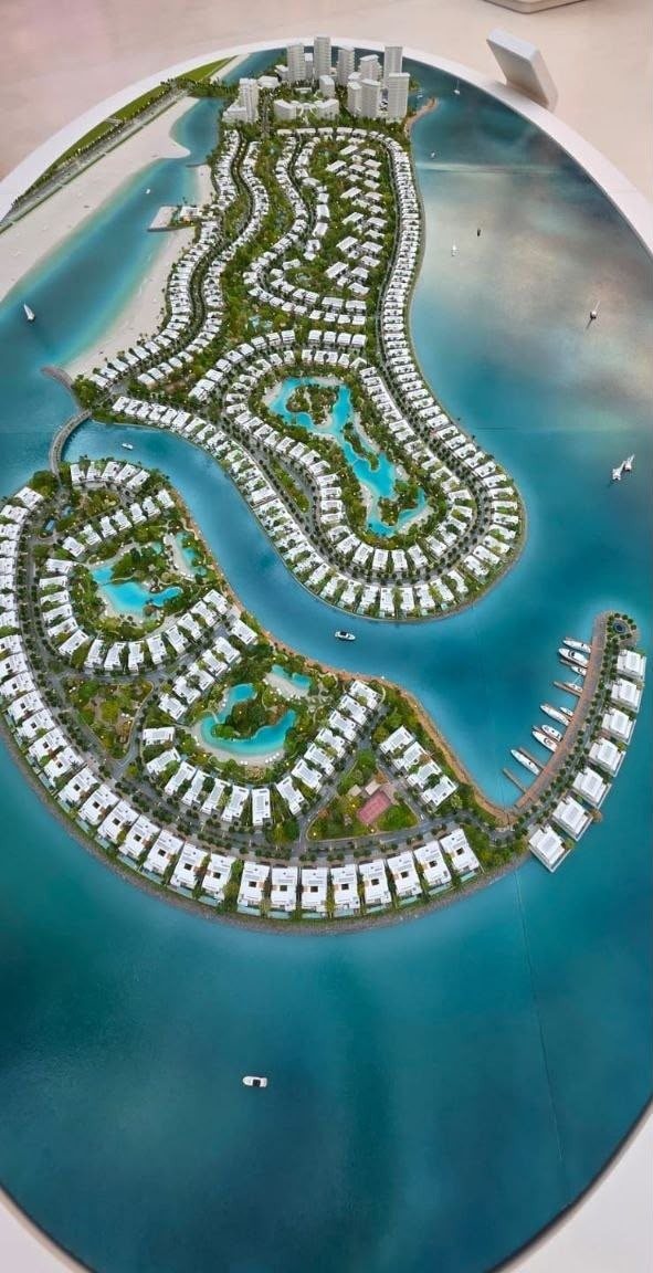 Bay Estates by Nakheel masterplan model showing the townhouse and villa clusters, lagoons and marina on Dubai Islands Island E